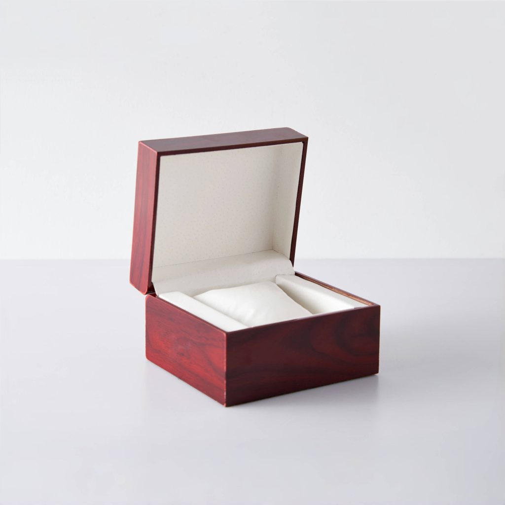Luxury jewelry and watch gift box with removable pillow