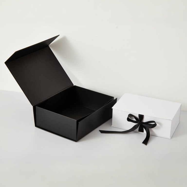 Custom Clothing Folding Packaging Gift Box With Ribbon Magnetic Closure