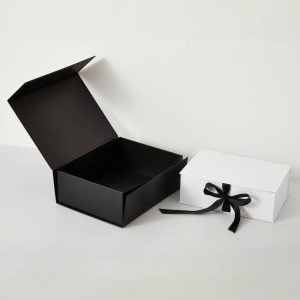 Custom clothing folding packaging gift box with ribbon and magnetic closure